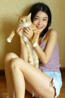 方志友热舞上衣不慎脱落